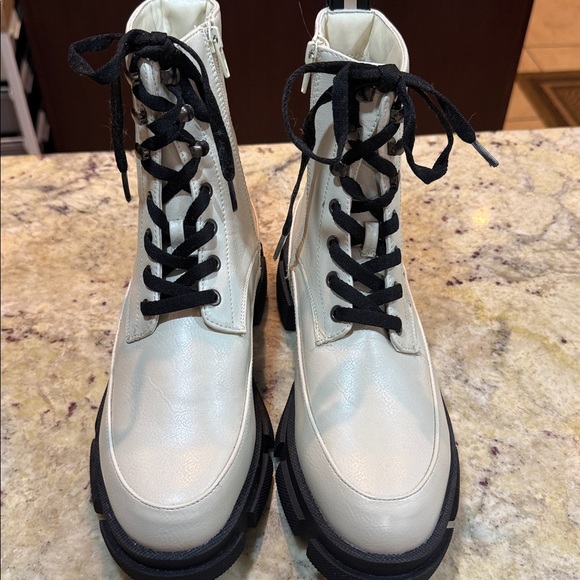 BCBGeneration  Women’s Ander Combat Booties off white size 9 - Picture 6 of 12